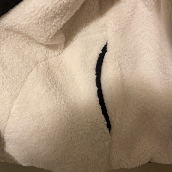 jacket from uniqlo size large or medium - Picture 2 of 2